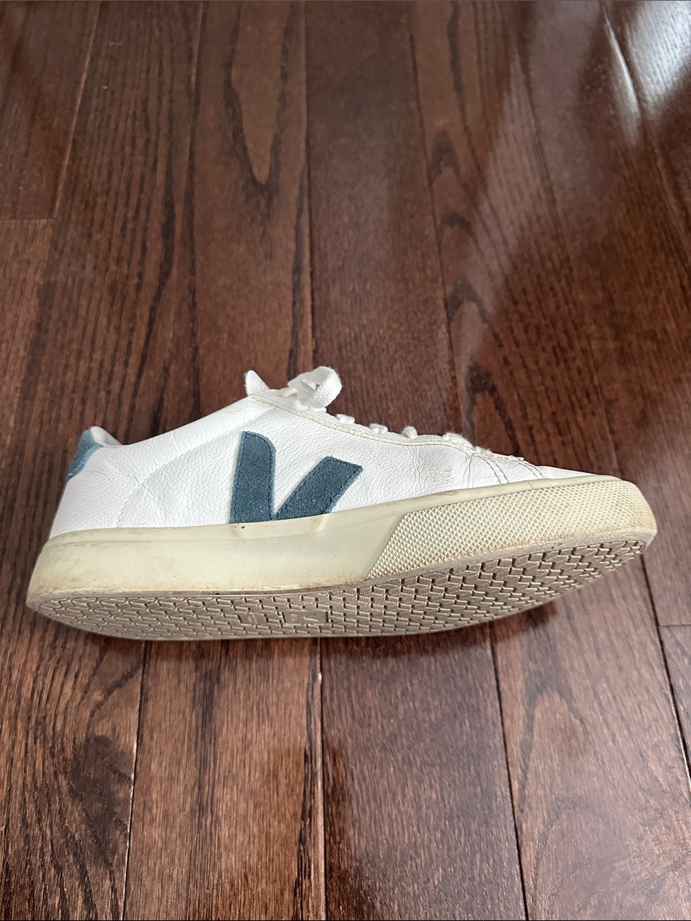 Veja White Leather Sneakers with Blue-Green V Accent. Size 7 - Picture 5 of 11
